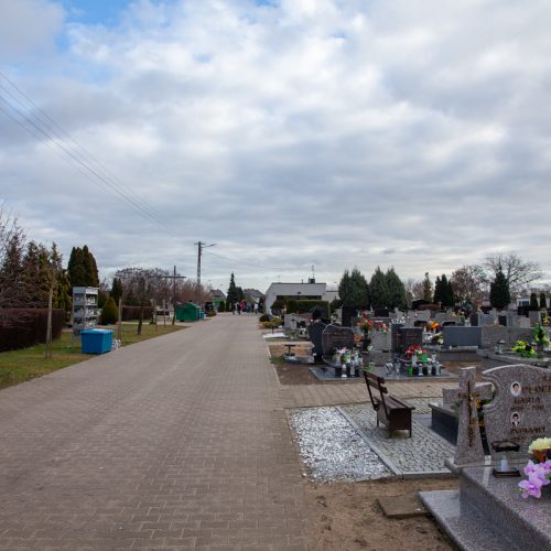 Cmentarz Komunalny we Wschowie – widok na groby.