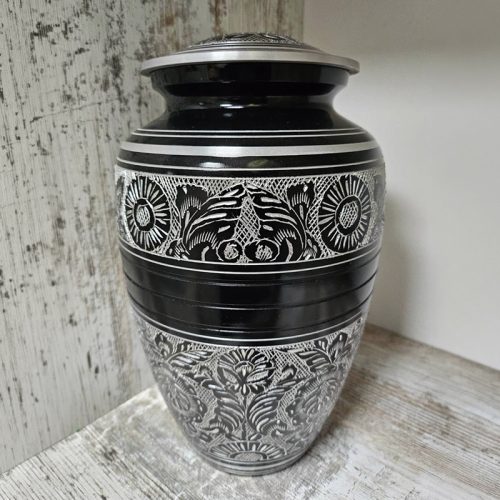 Urna z prochami w domu – czy przechowywanie prochów jest legalne w Polsce