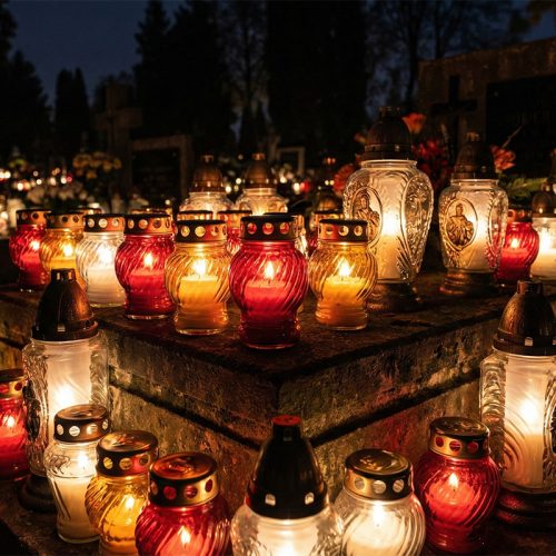 Znicze na grobie osoby zmarłej w tragicznych okolicznościach